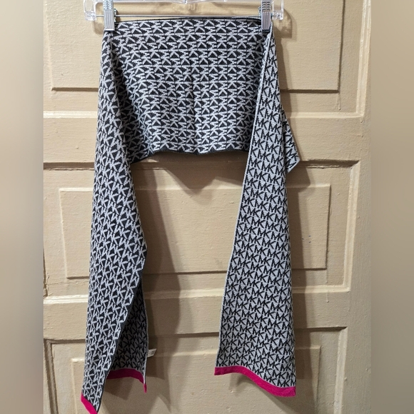 Michael Michael Kors Reversible Logo Scarf EUC - Picture 2 of 3